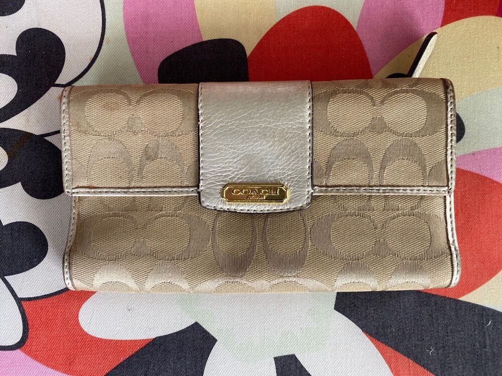 COACH PENELOPE SIGNATURE CHECKBOOK WALLET beige leather and gold-colored